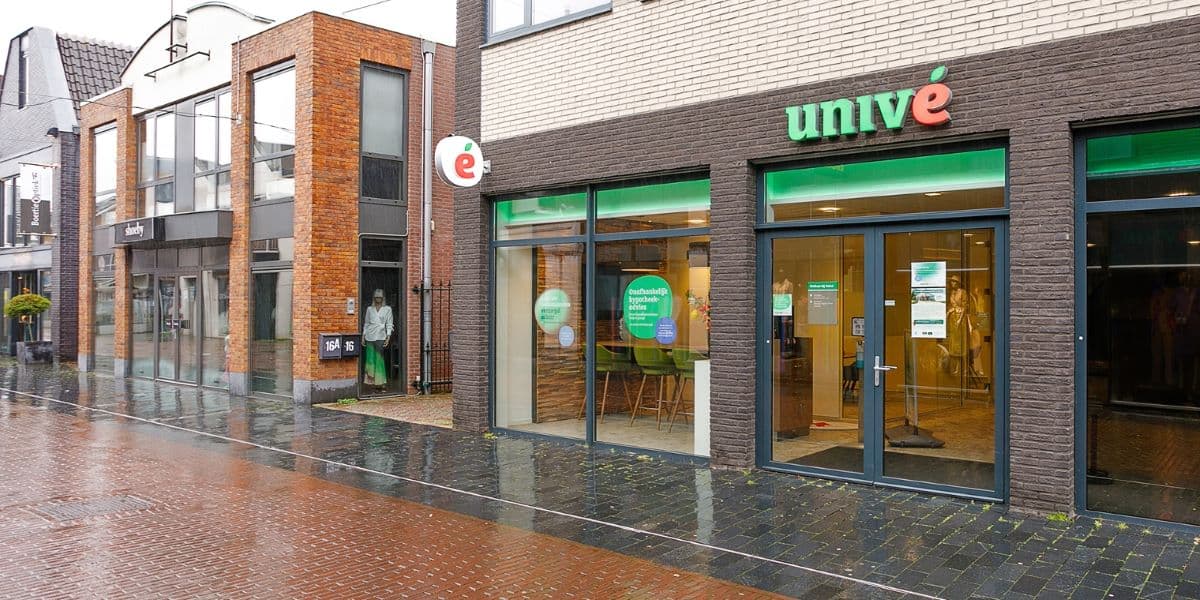 Gevel van de Univé winkel hypotheekadviseur in Raalte