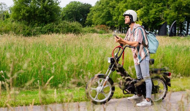 Je brommer of bromfiets verzekeren via je mobiel